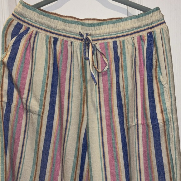 STYLE & CO BRAND MULTI COLORED STRIPED CAPRI PANTS LINEN AND MODAL
SIZE MEDIUM - Picture 3 of 11